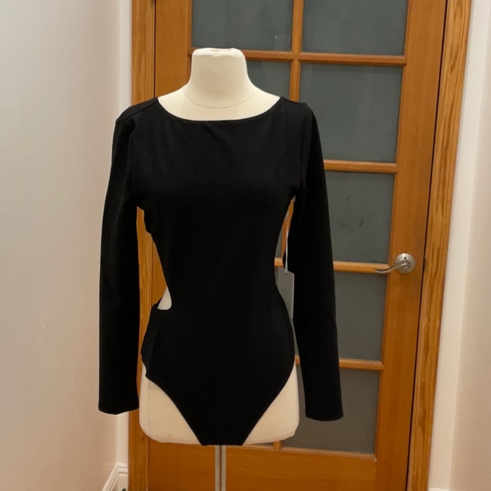 Black Long-Sleeve Cutout Bodysuit - Picture 6 of 9